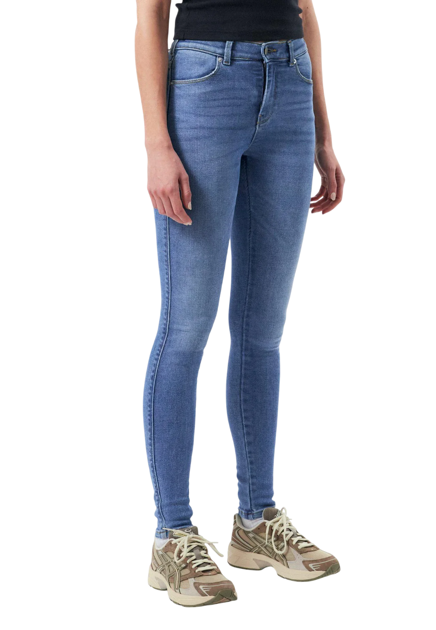 Lexy - Westcoast Sky Blue