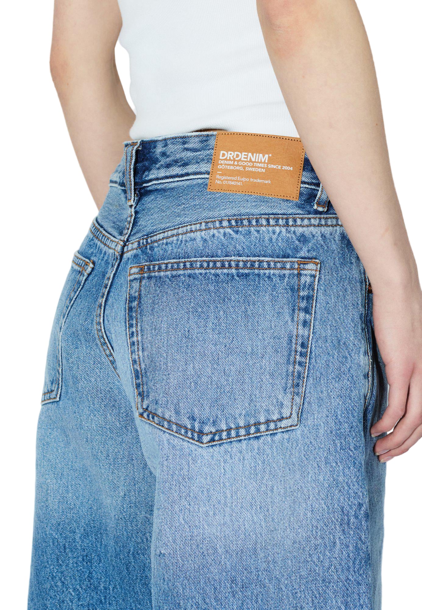 Lea Shorts - Stream Sky Fade