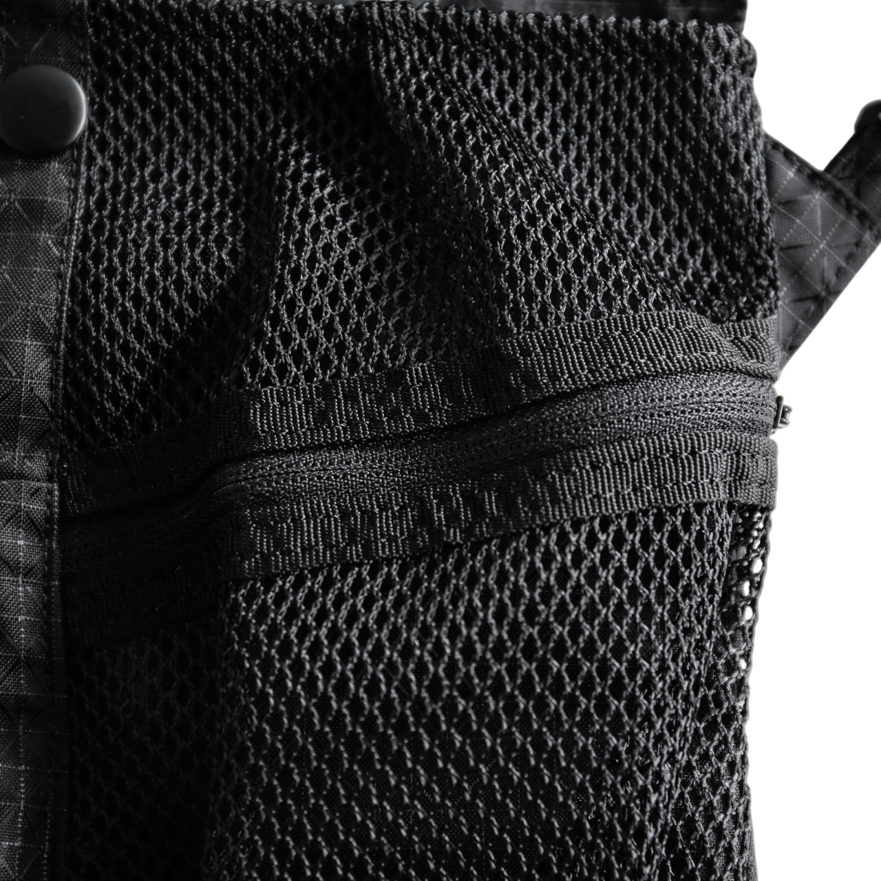 Seorak 5 Grid Mesh | Black