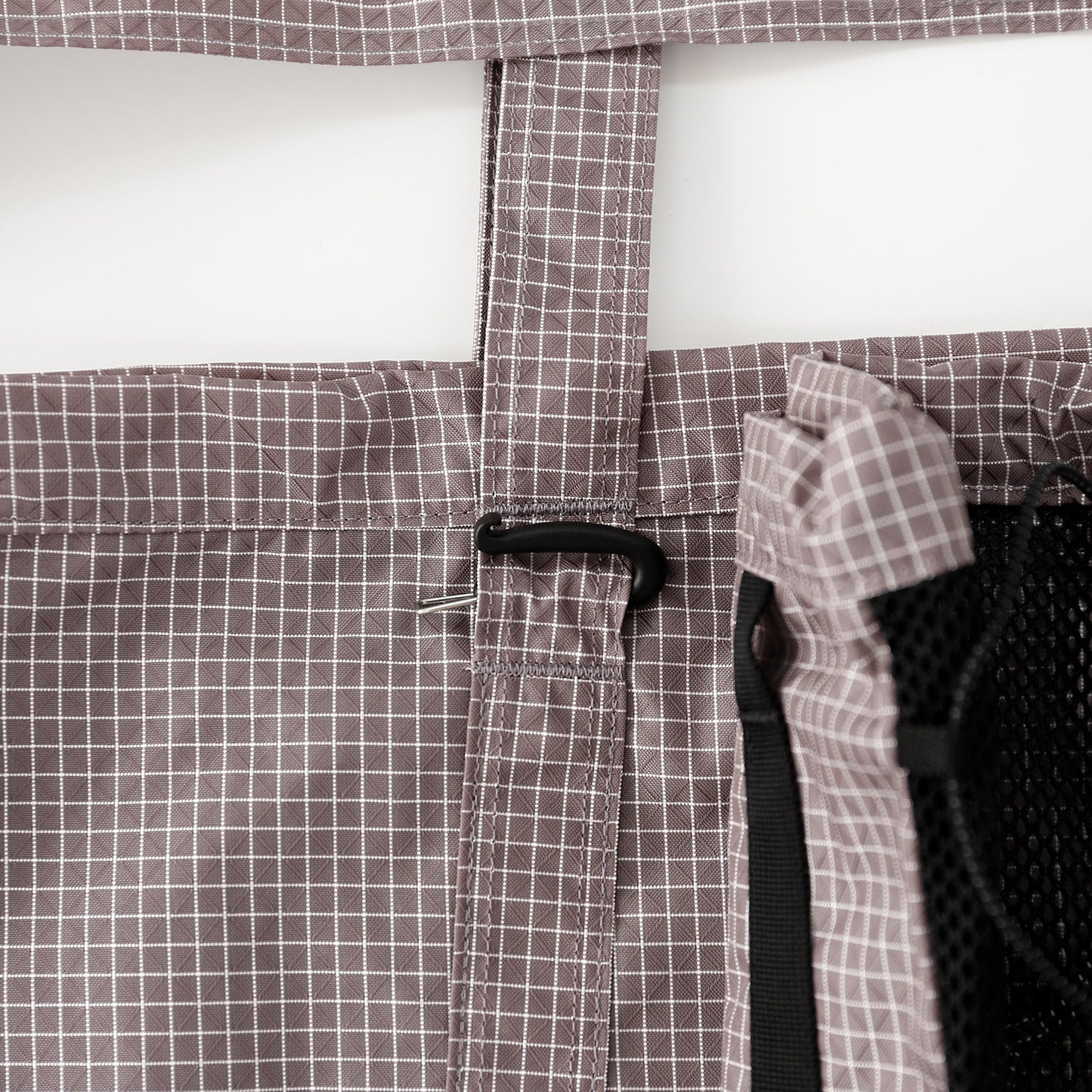 Trail Tote | Grid Red Bean