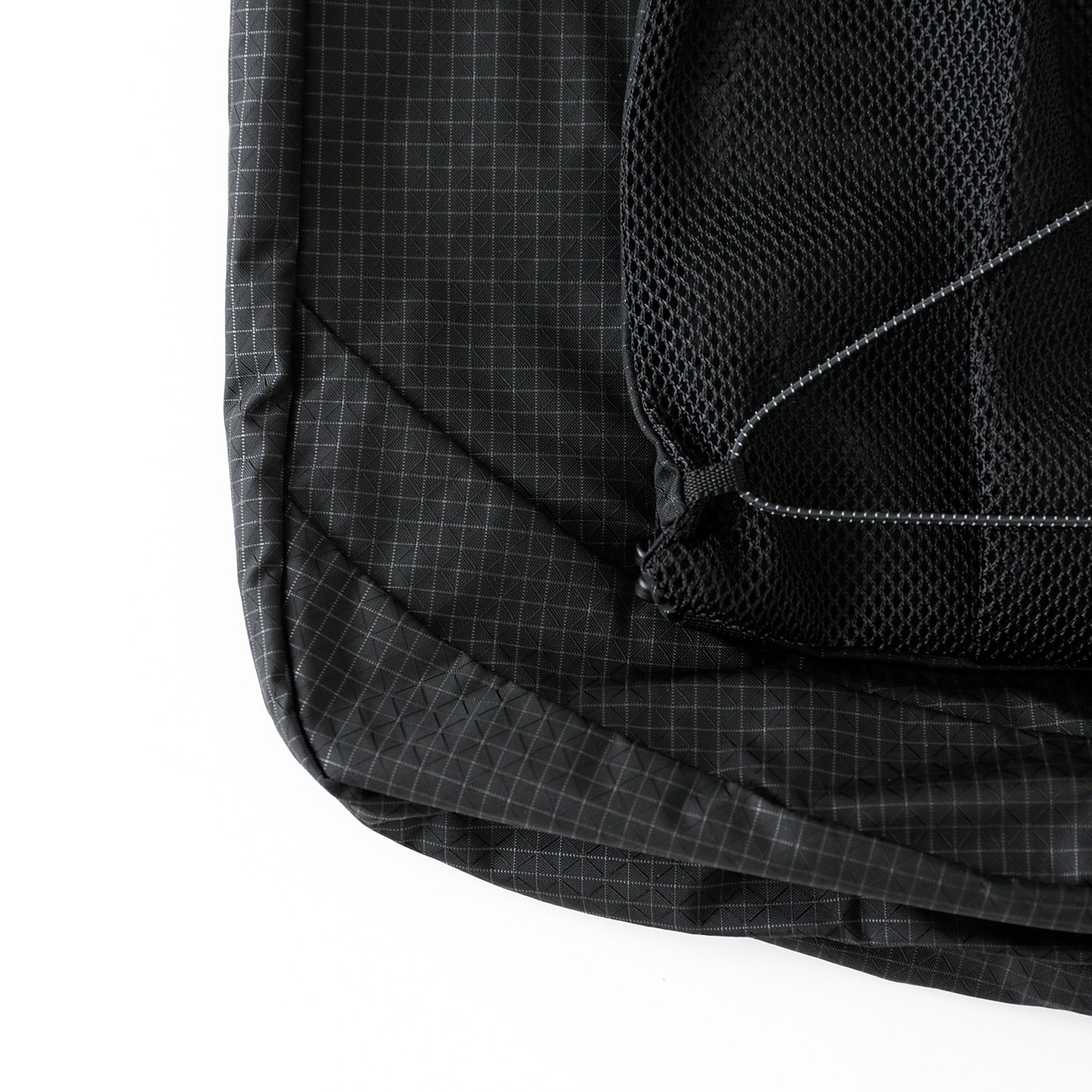 Trail Tote | Grid Black