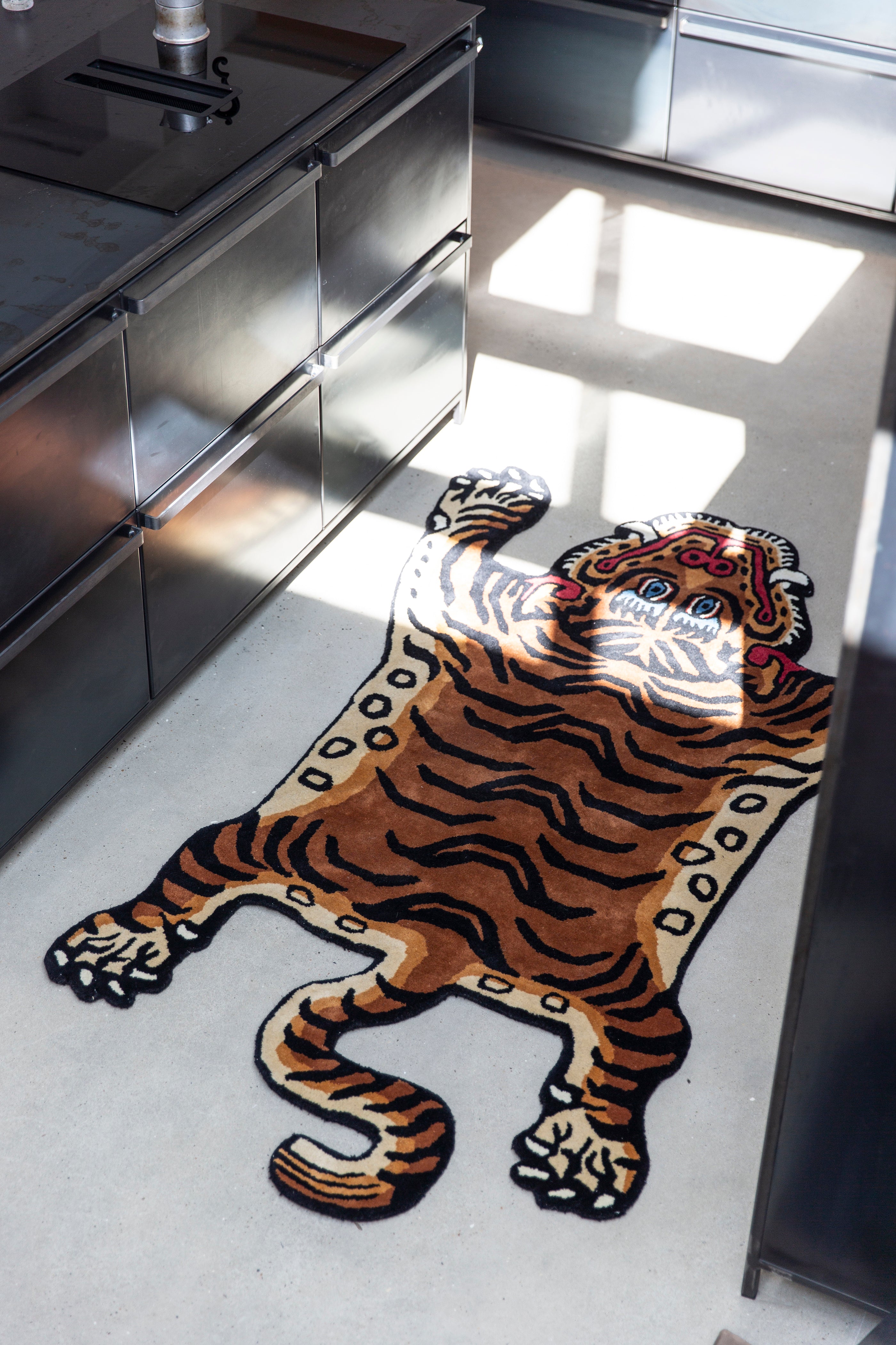 Tiger Rug Large