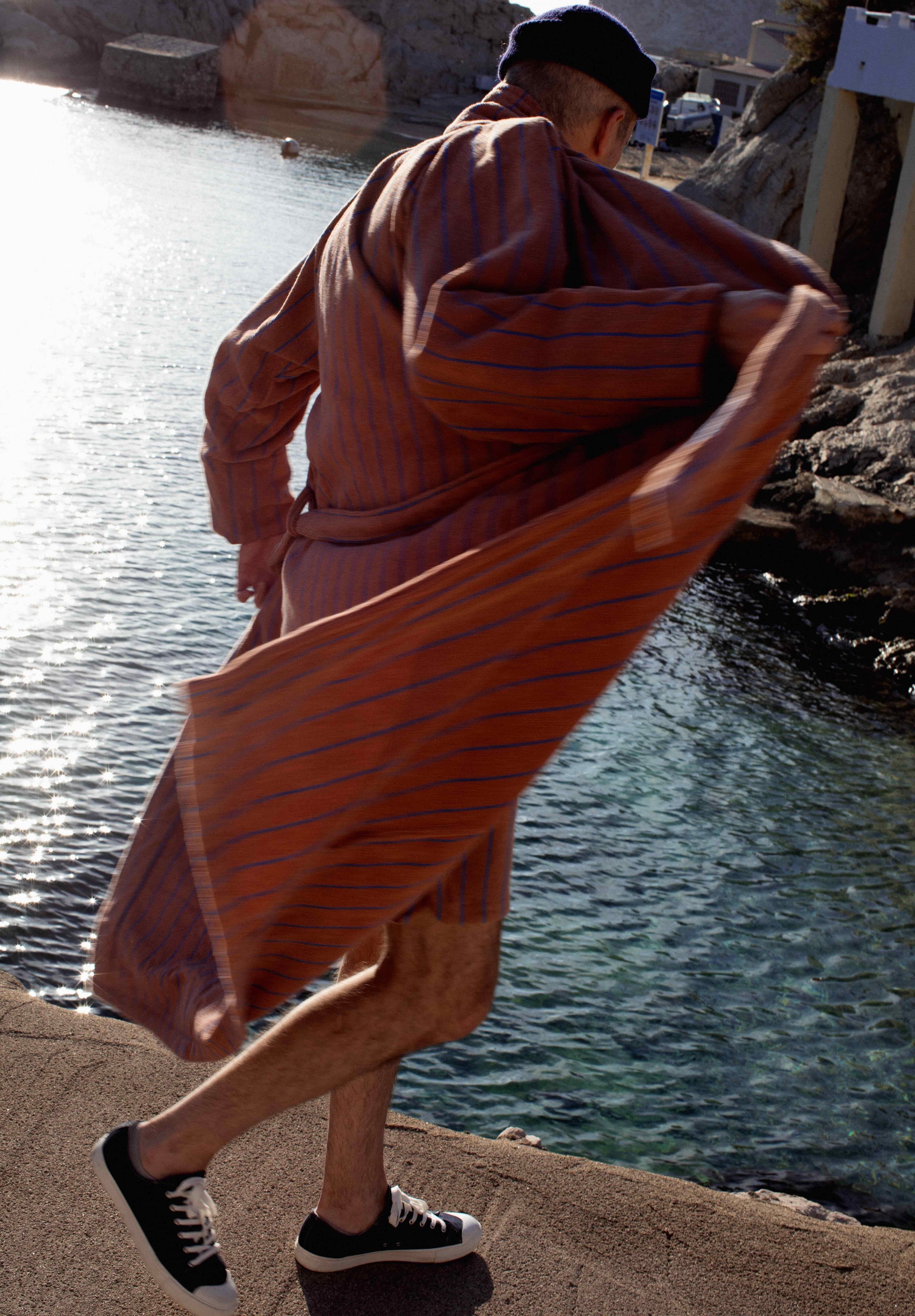 Naram Bathrobe, camel & ultramarine