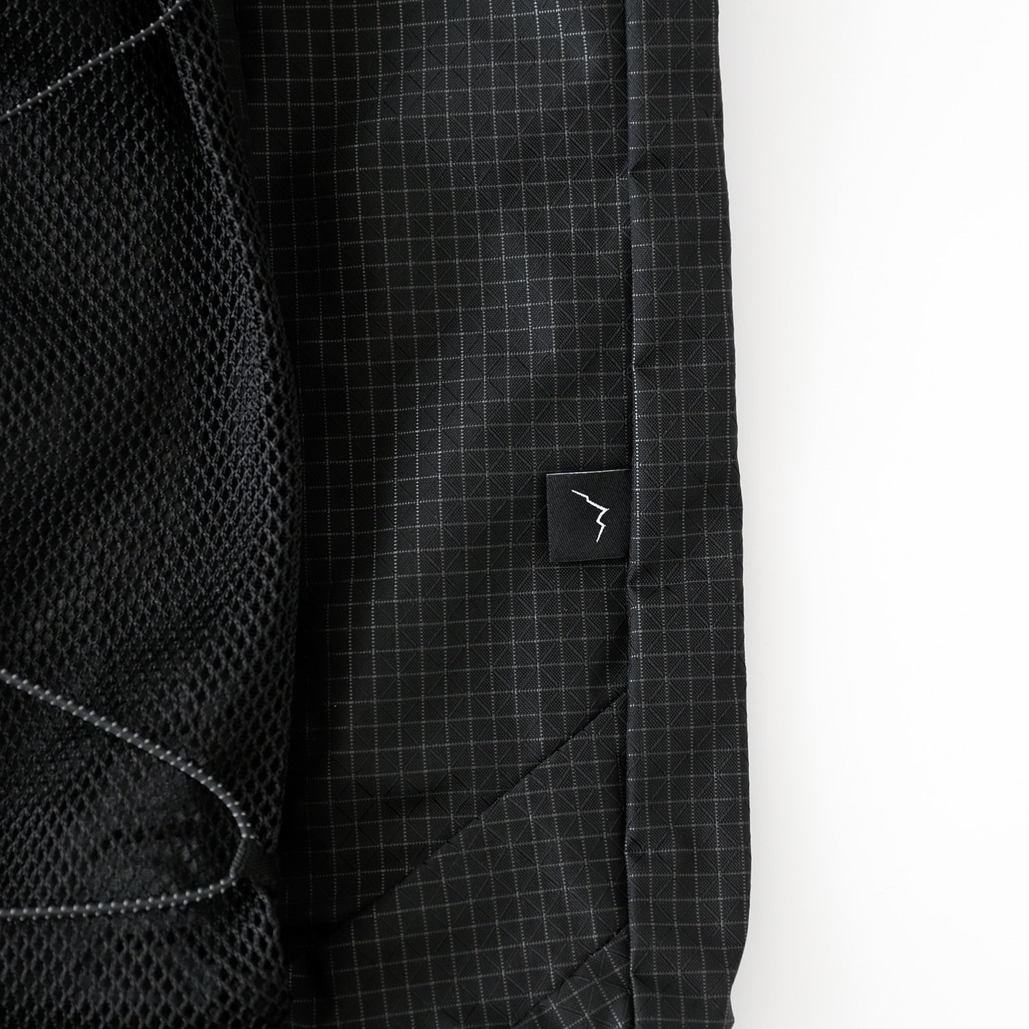 Trail Tote | Grid Black