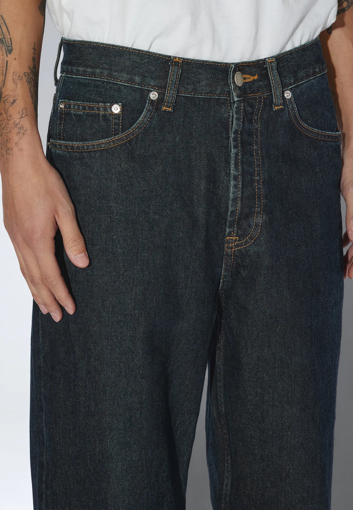 Omar Relaxed | Kodiak Dark Retro