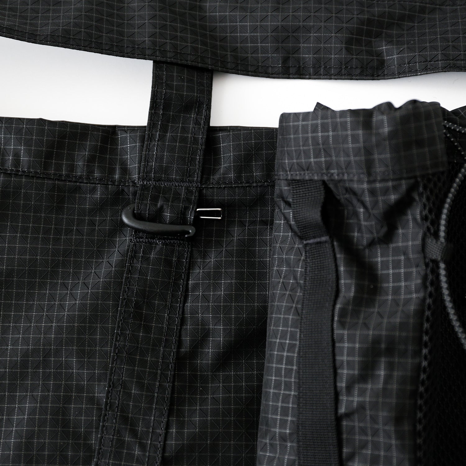 Trail Tote | Grid Black