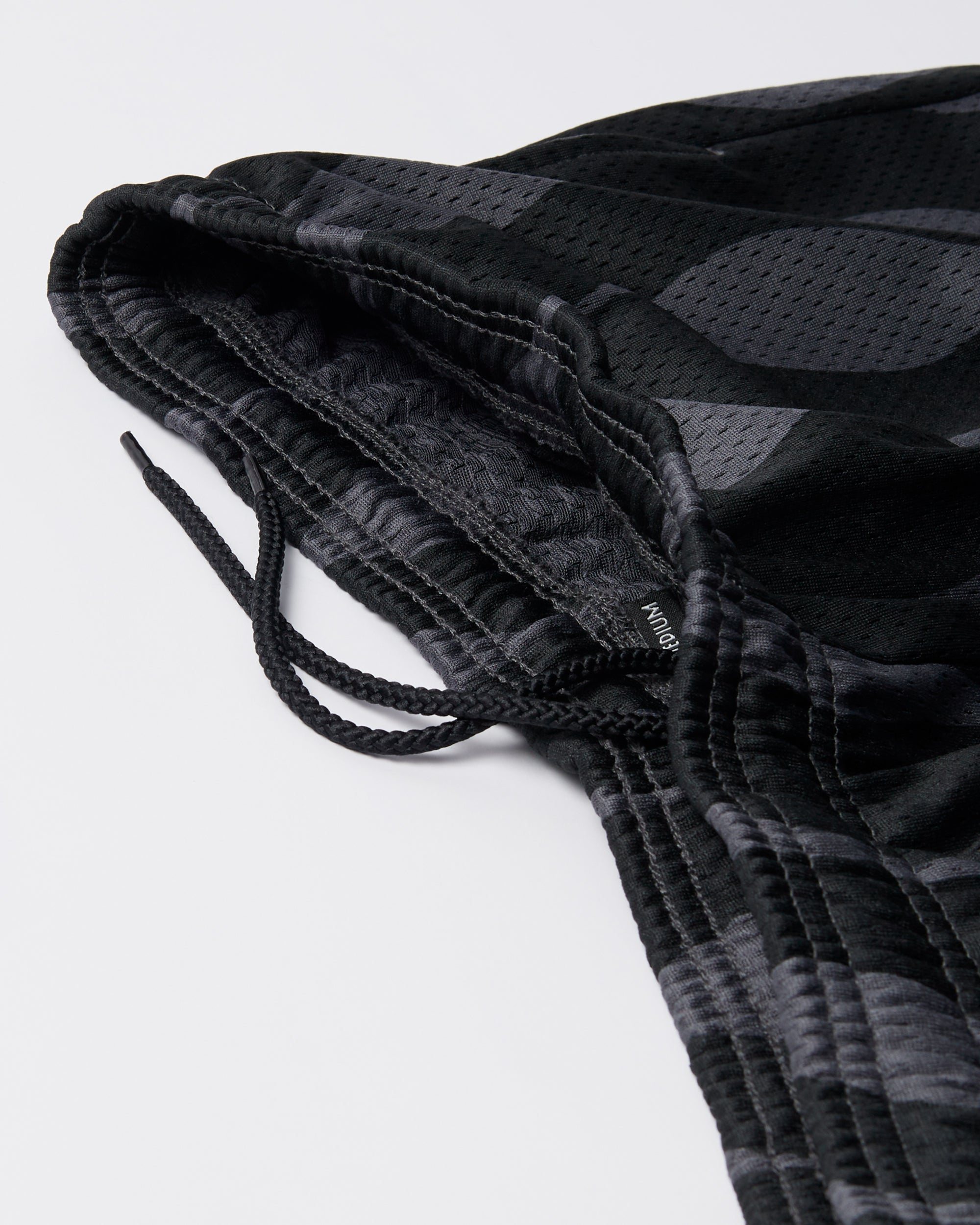 Waved Mesh Shorts | Black