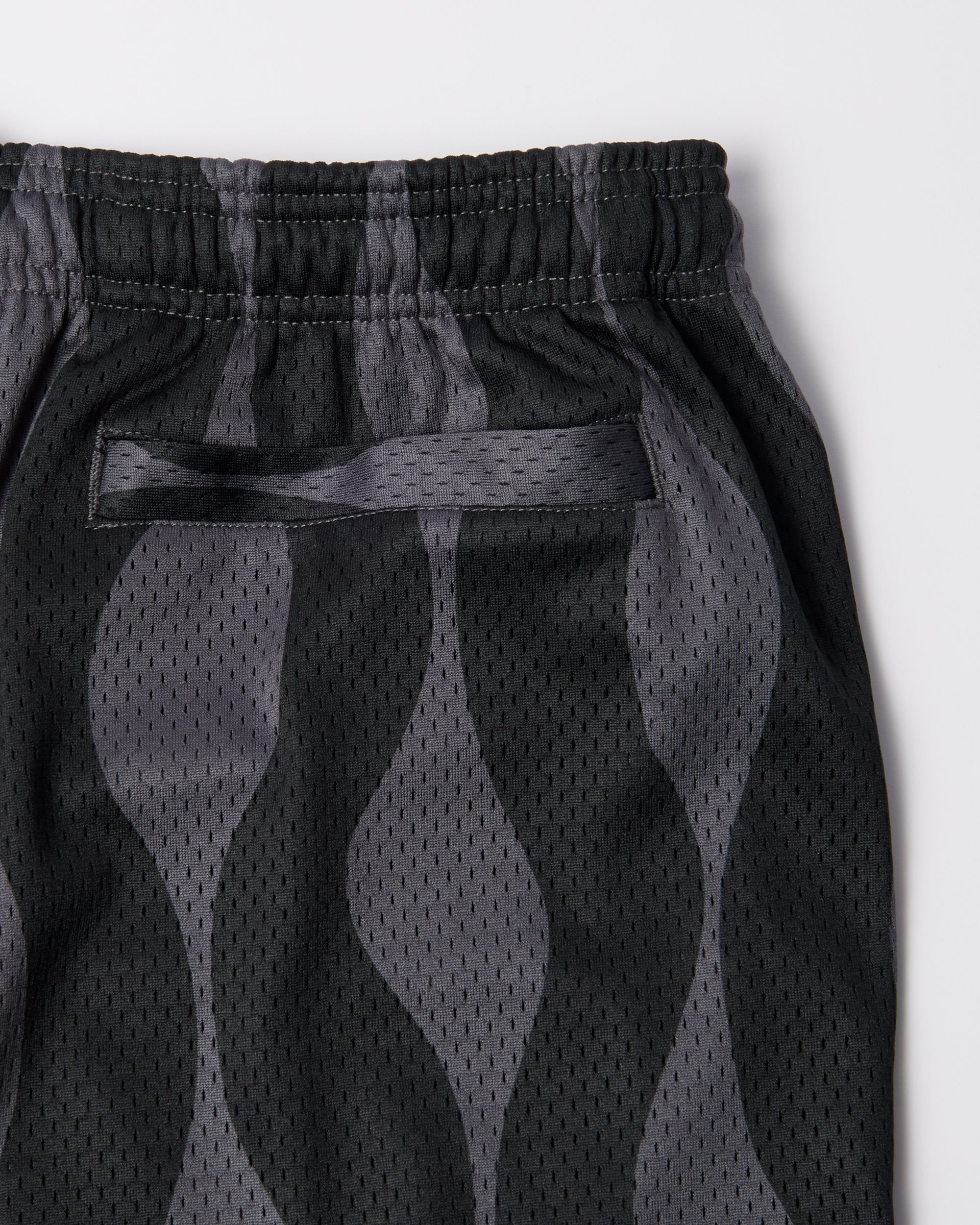 Waved Mesh Shorts | Black