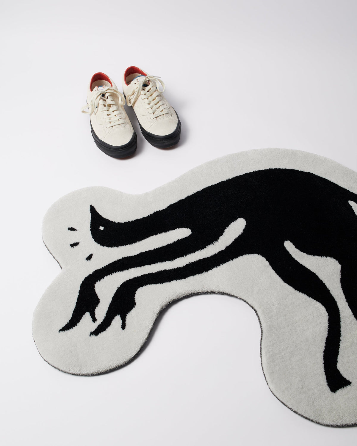 High Heel Gloves Tufted Rug | White