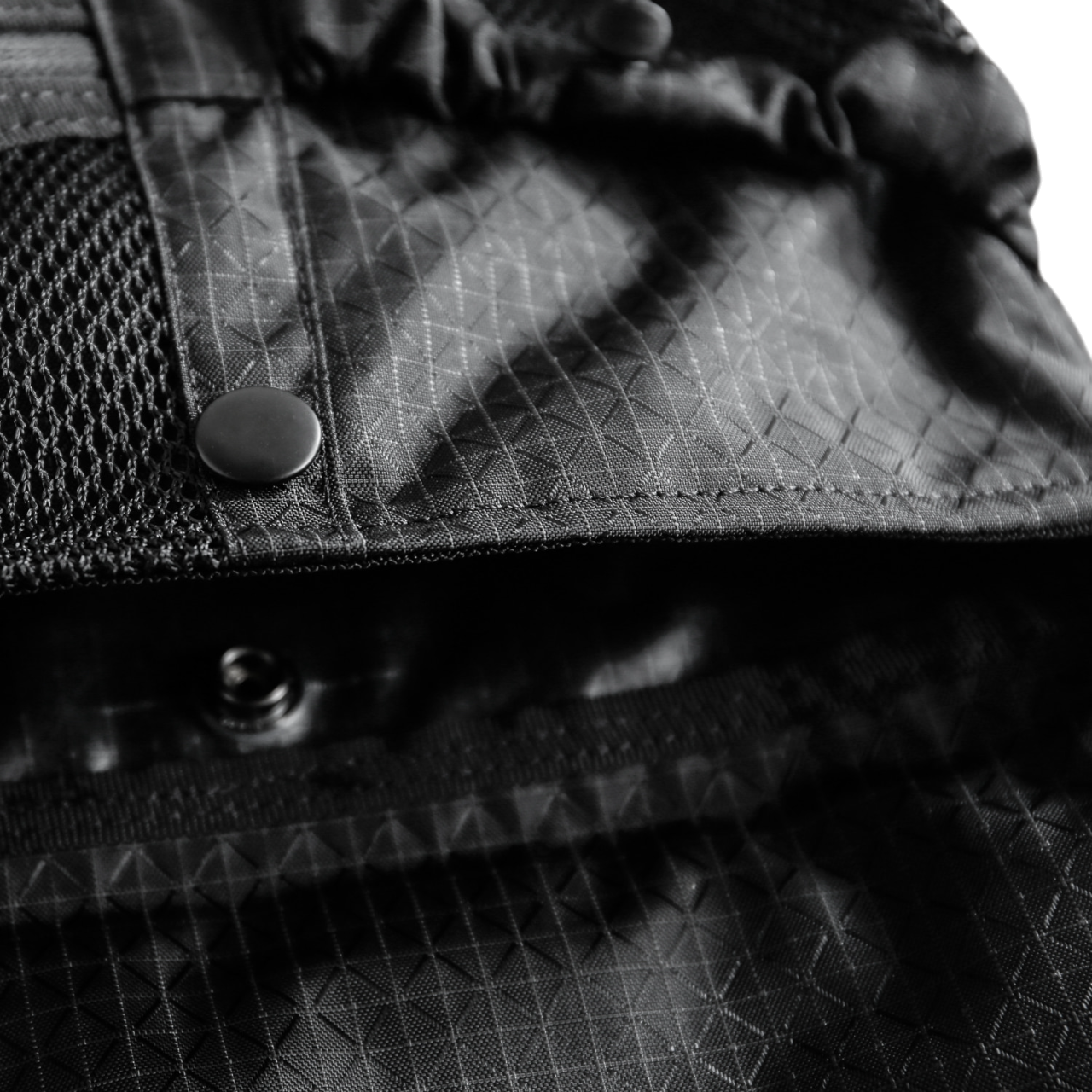 Seorak 5 Grid Mesh | Black