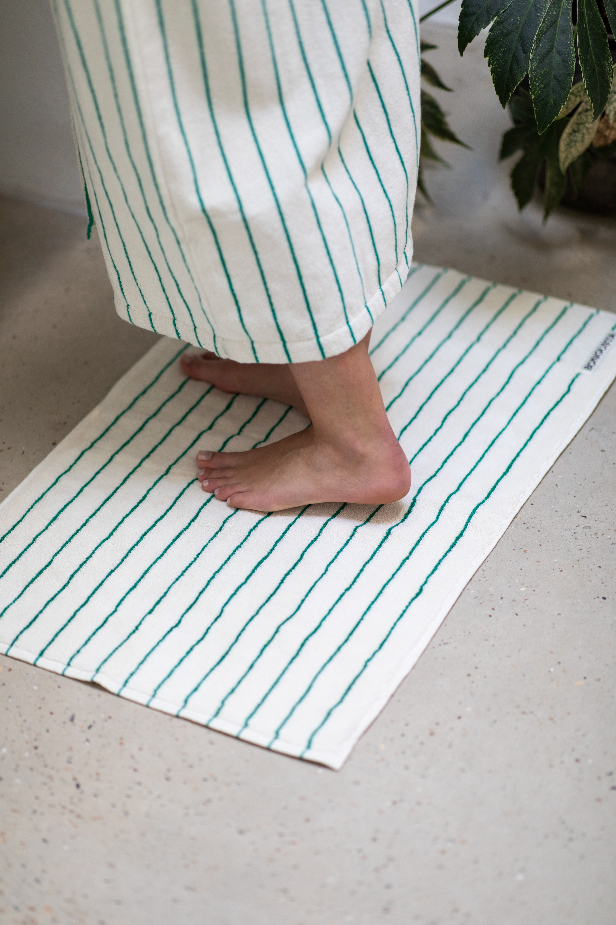 Naram Bath Mat, pure white & grass