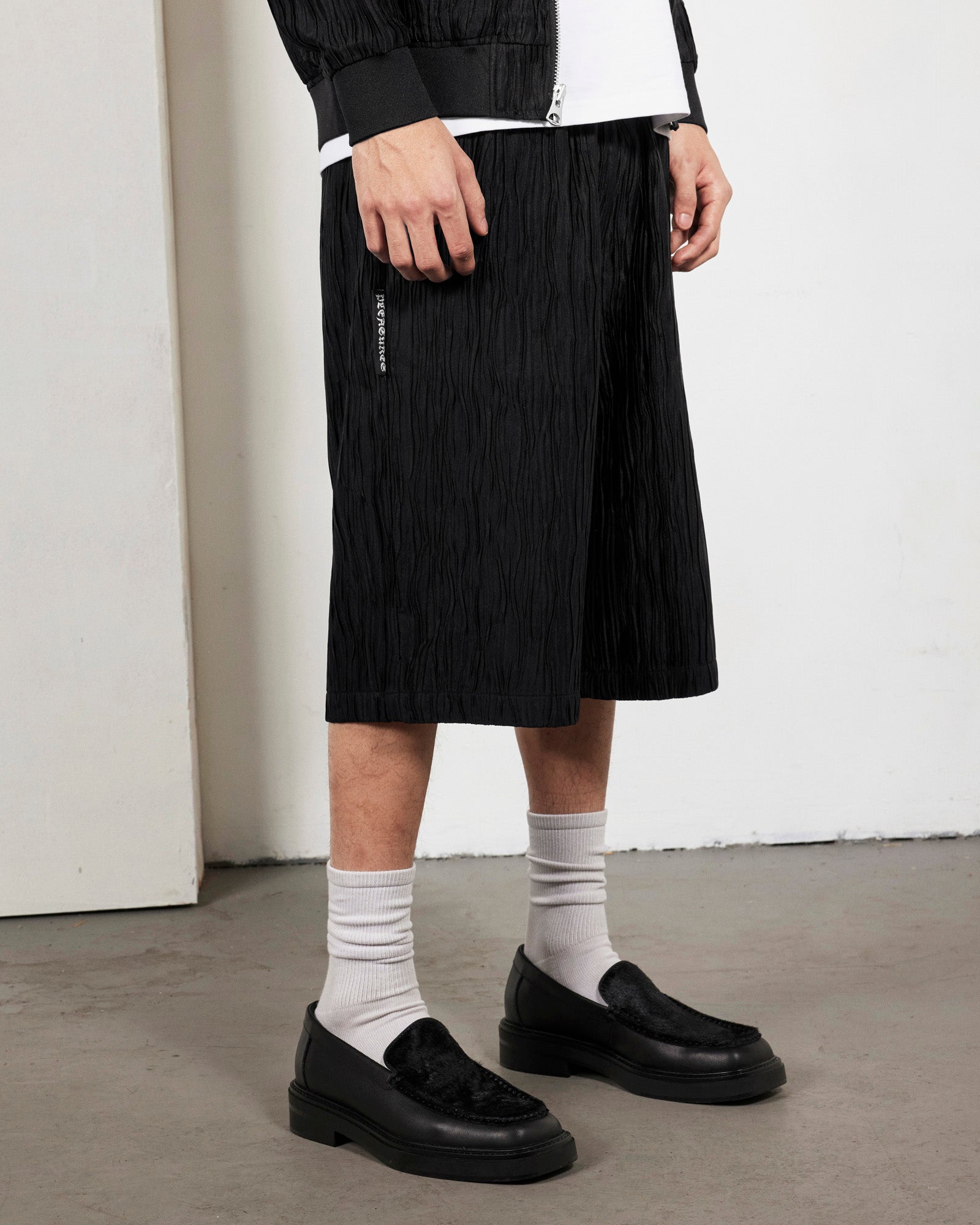 Disguise Shorts | Black