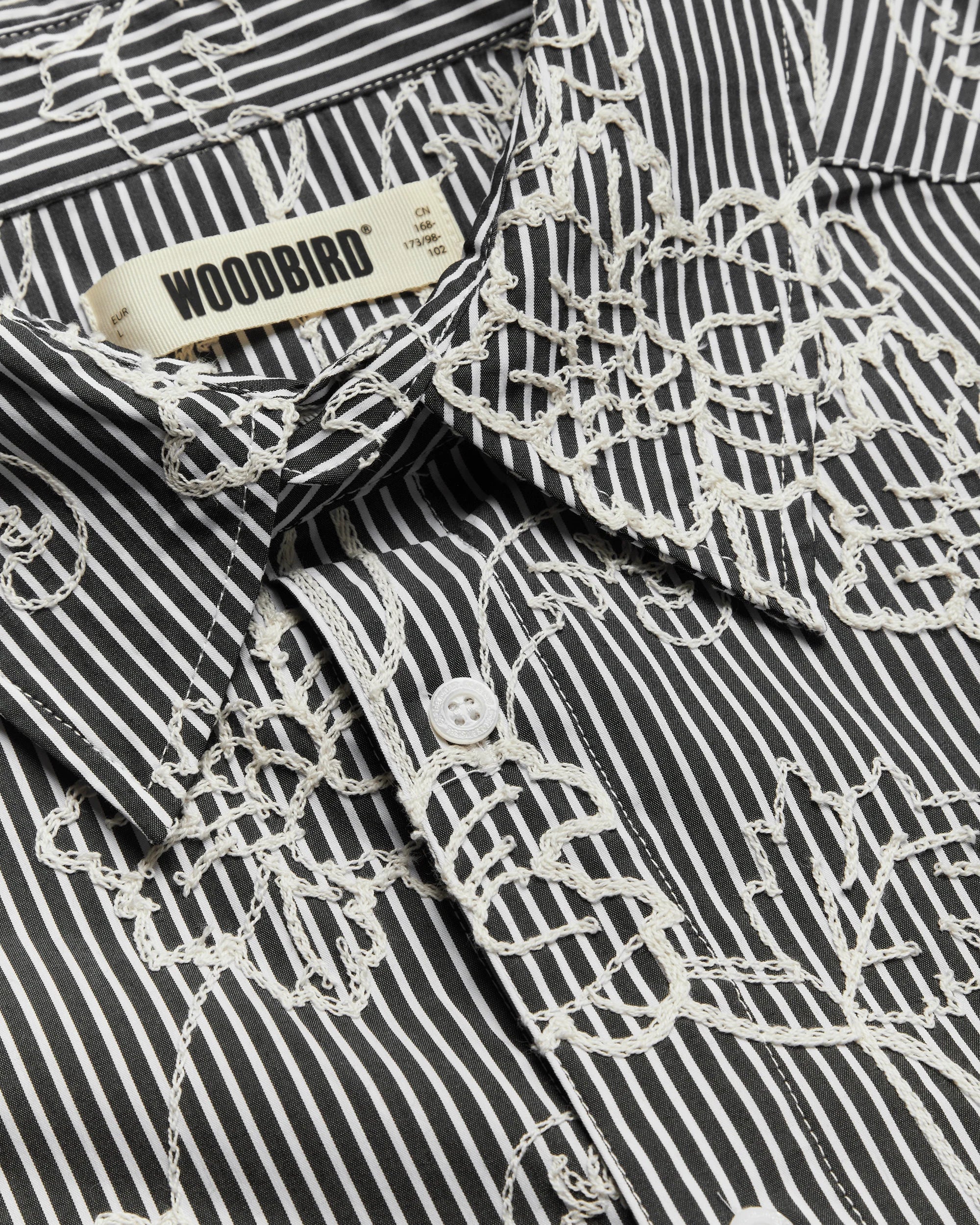 Brooks Emb Shirt | Black-white