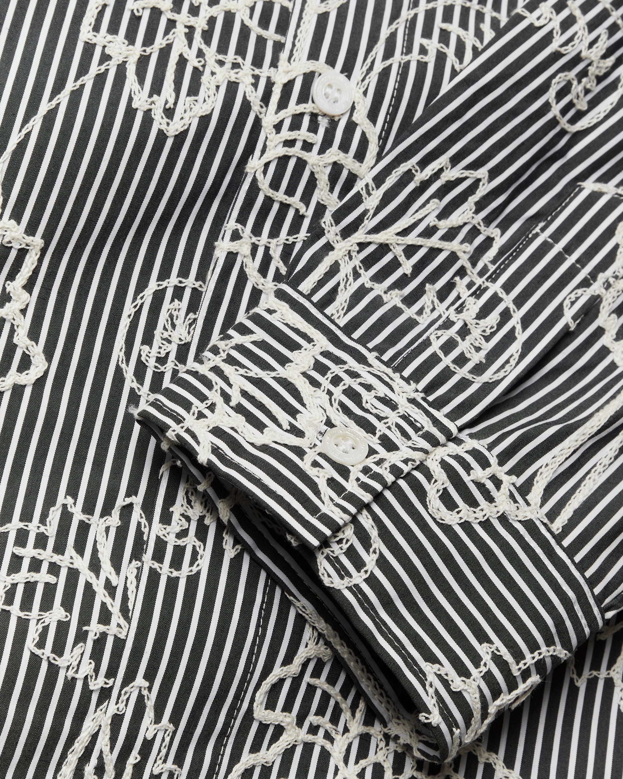 Brooks Emb Shirt | Black-white